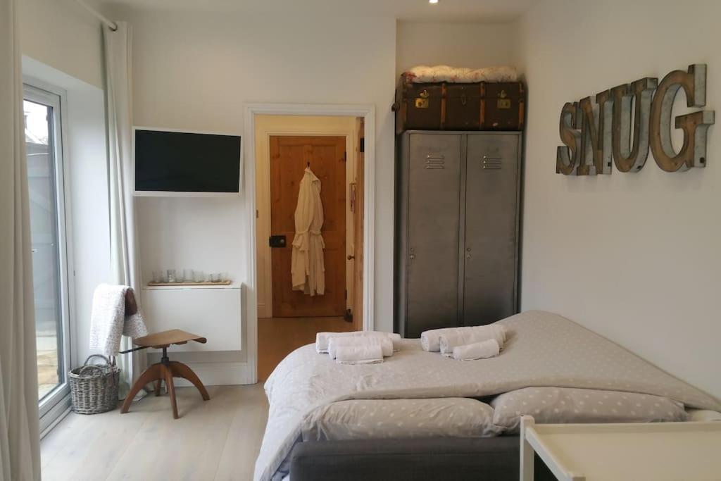 The Snug Apartment